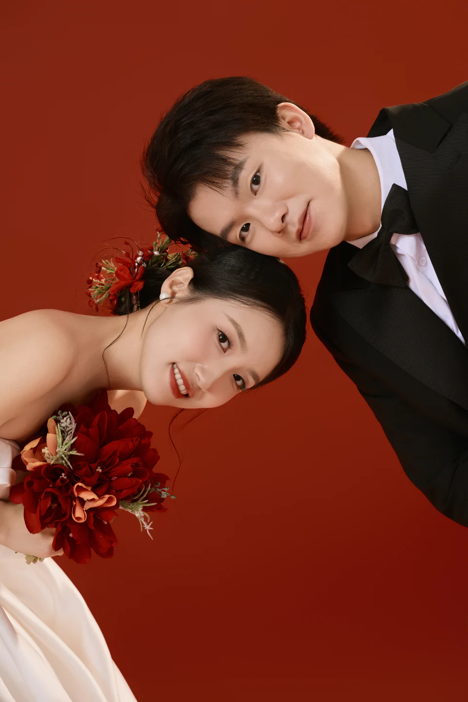 Lin 和 Wu 的红色主题近景婚纱照